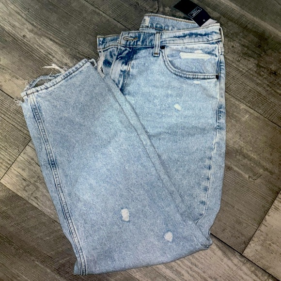 Abercrombie & Fitch The Mom High Rise Jeans - Picture 4 of 9